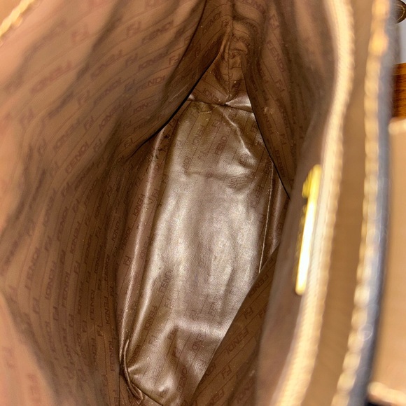 Pre loved vintage Fendi  crossbody bag - Picture 10 of 14